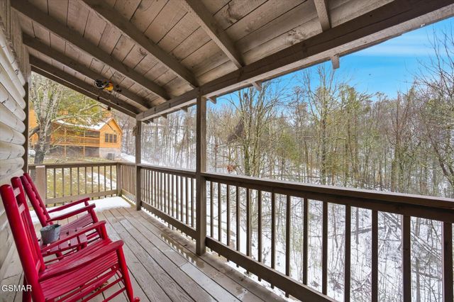 3542 Country Pines Way, Sevierville, TN 37876