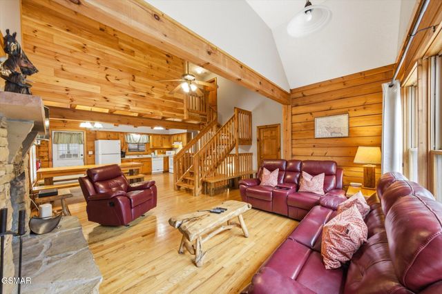 3542 Country Pines Way, Sevierville, TN 37876