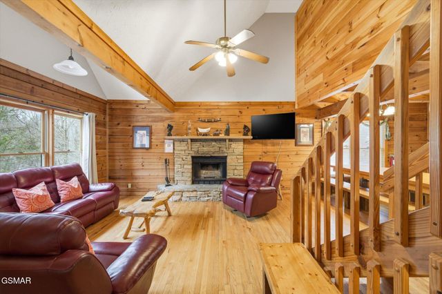 3542 Country Pines Way, Sevierville, TN 37876