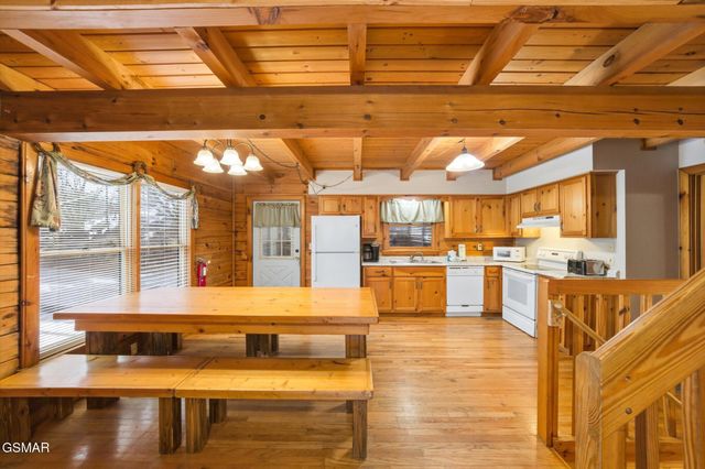 3542 Country Pines Way, Sevierville, TN 37876