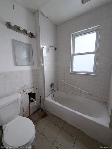 18960 Hamburg Street, Detroit, MI 48205
