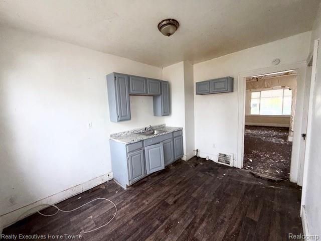 18960 Hamburg Street, Detroit, MI 48205
