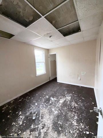 18960 Hamburg Street, Detroit, MI 48205