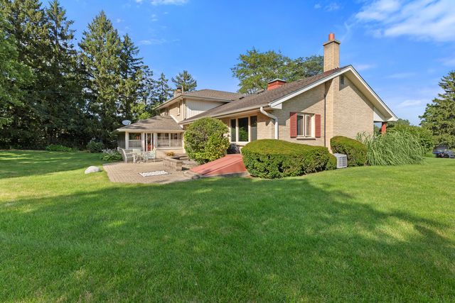 416 Hickory Haven Drive, Gurnee, IL 60031