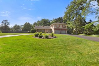 416 Hickory Haven Drive, Gurnee, IL 60031