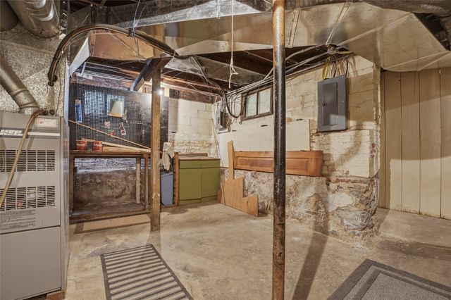 712 Ronalds Street, Iowa City, IA 52245