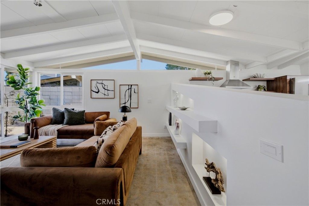 Image 10 of property listing at 3062 Lees, Long Beach, CA 90808