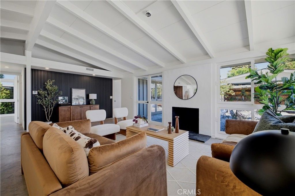 Image 11 of property listing at 3062 Lees, Long Beach, CA 90808