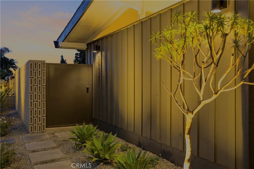 Image 2 of property listing at 3062 Lees, Long Beach, CA 90808