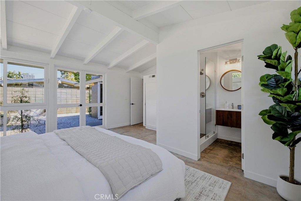 Image 20 of property listing at 3062 Lees, Long Beach, CA 90808