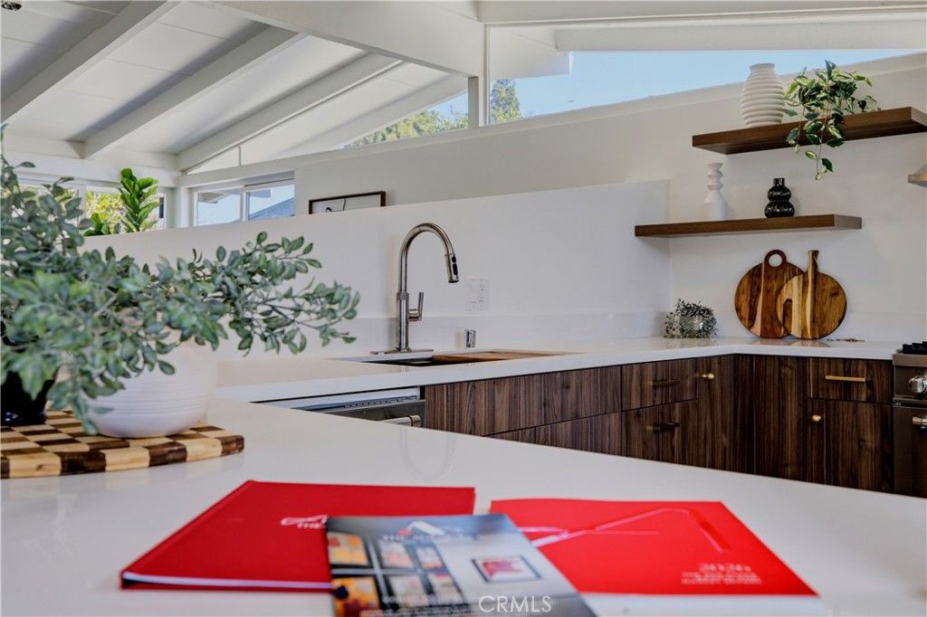 Image 6 of property listing at 3062 Lees, Long Beach, CA 90808