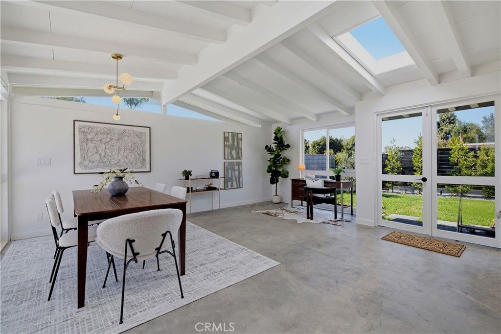 Image 7 of property listing at 3062 Lees, Long Beach, CA 90808