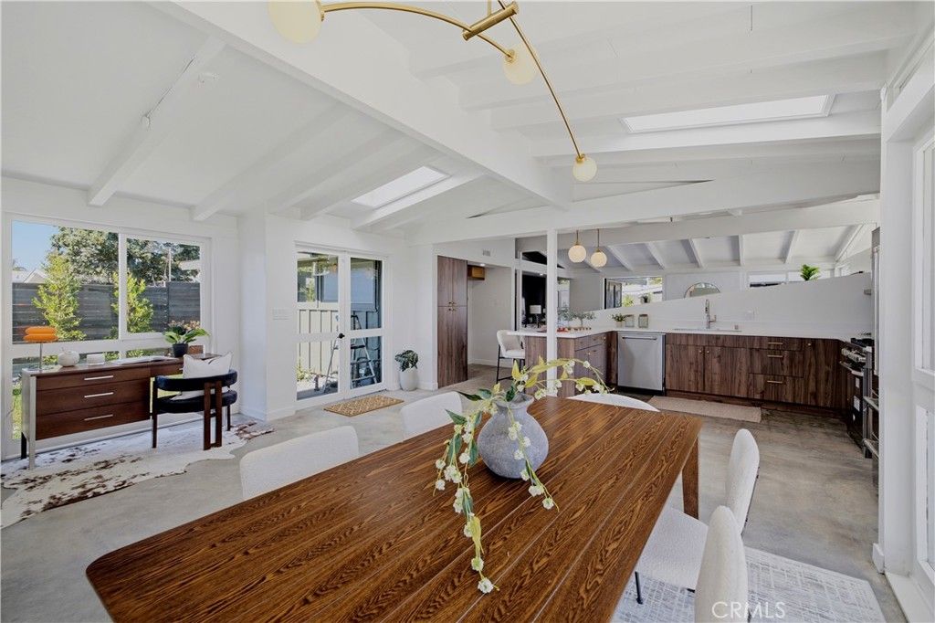 Image 8 of property listing at 3062 Lees, Long Beach, CA 90808