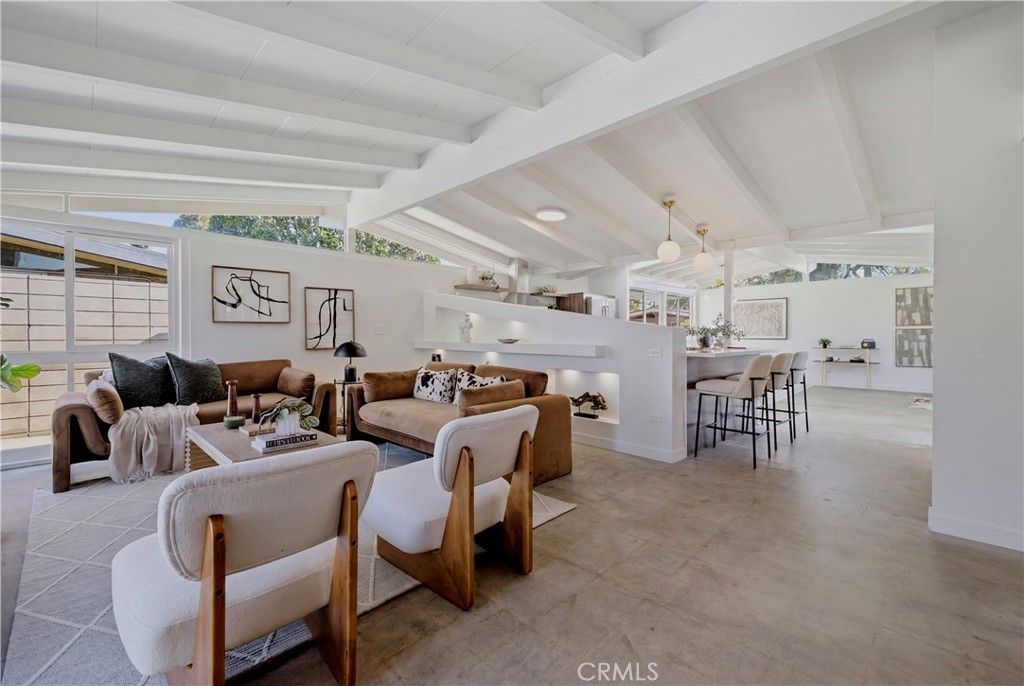 Image 9 of property listing at 3062 Lees, Long Beach, CA 90808