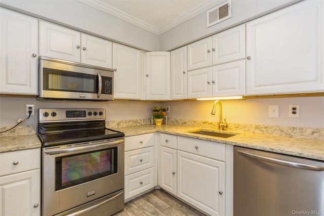 655 Middle Country Road 4F1, Coram, NY 11727