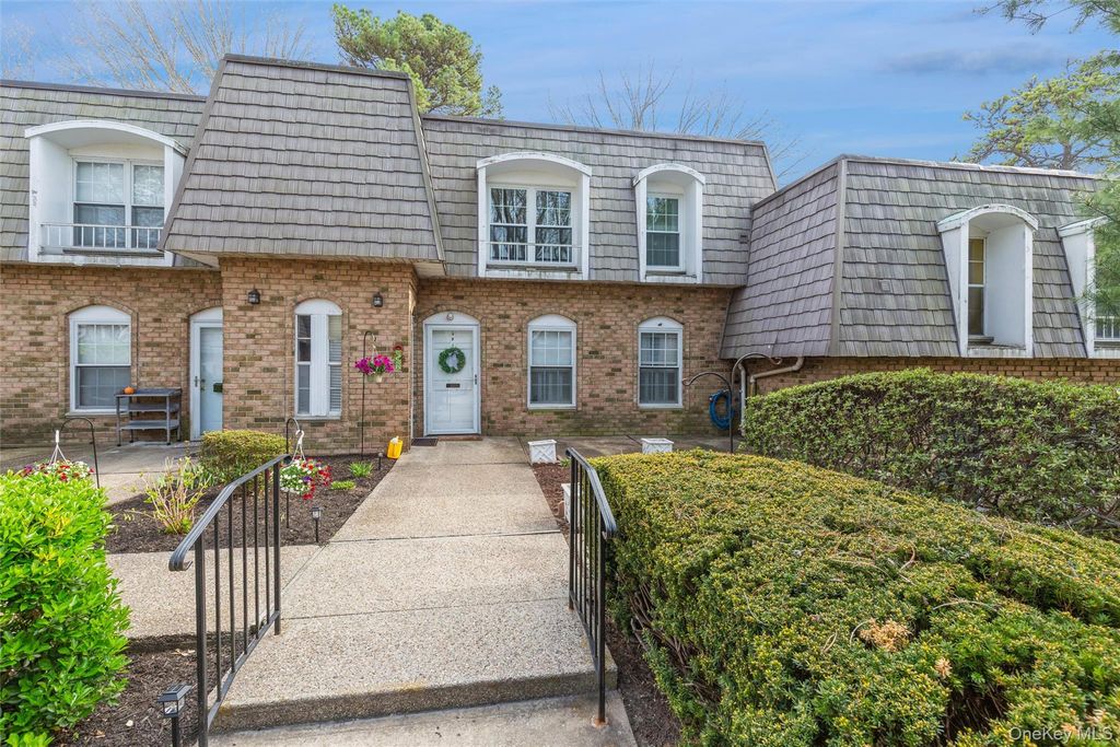 655 Middle Country Road 4F1, Coram, NY 11727