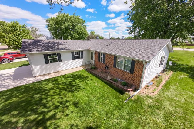 1526 Pebblewood Drive, Sycamore, IL 60178