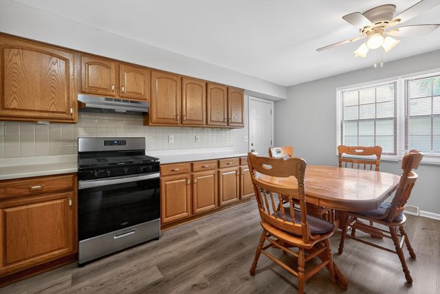 1526 Pebblewood Drive, Sycamore, IL 60178