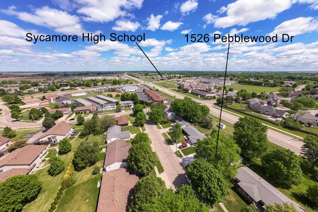 1526 Pebblewood Drive, Sycamore, IL 60178