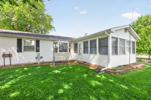 1526 Pebblewood Drive, Sycamore, IL 60178