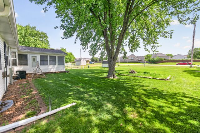 1526 Pebblewood Drive, Sycamore, IL 60178