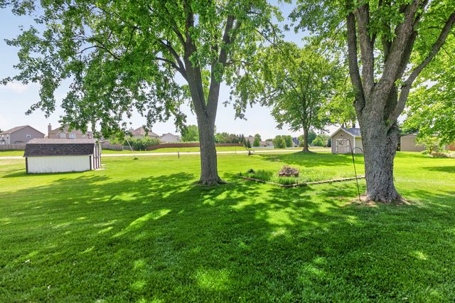 1526 Pebblewood Drive, Sycamore, IL 60178