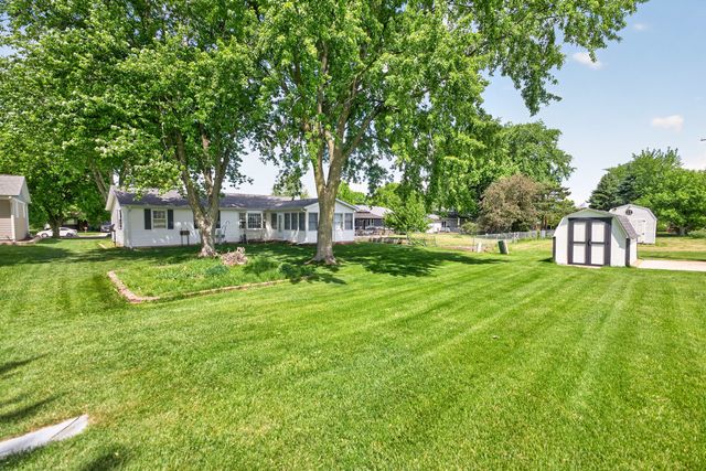 1526 Pebblewood Drive, Sycamore, IL 60178