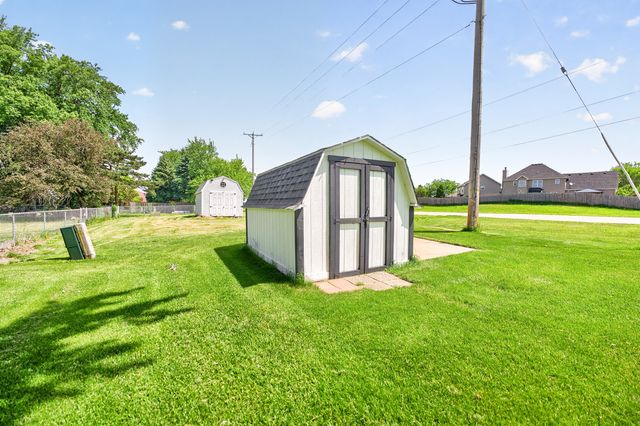 1526 Pebblewood Drive, Sycamore, IL 60178