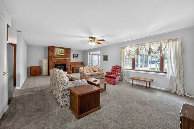 1526 Pebblewood Drive, Sycamore, IL 60178
