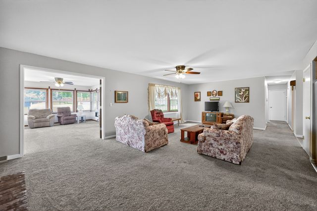 1526 Pebblewood Drive, Sycamore, IL 60178