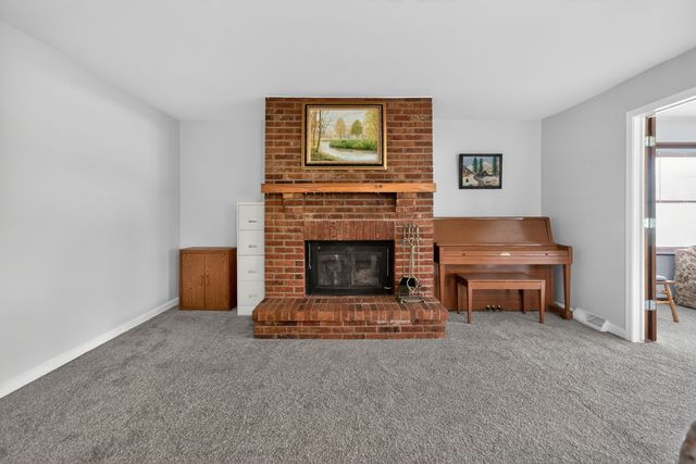 1526 Pebblewood Drive, Sycamore, IL 60178