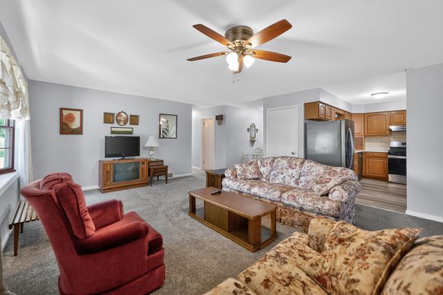 1526 Pebblewood Drive, Sycamore, IL 60178