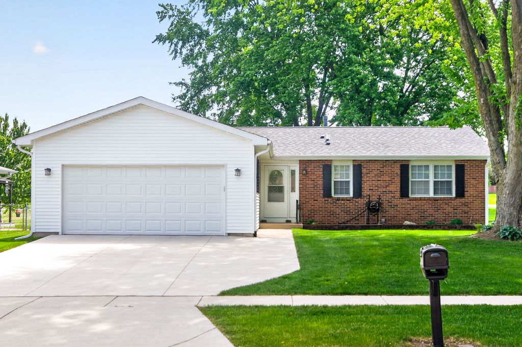 1526 Pebblewood Drive, Sycamore, IL 60178