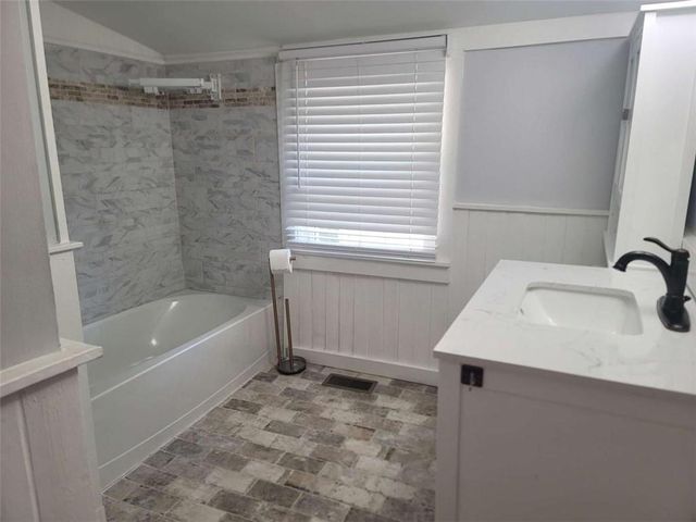 5246 W Mountain Street W, Stone Mountain, GA 30083