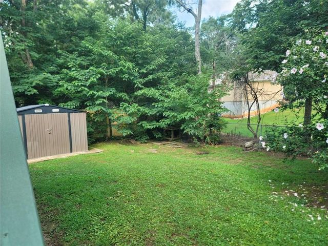 5246 W Mountain Street W, Stone Mountain, GA 30083