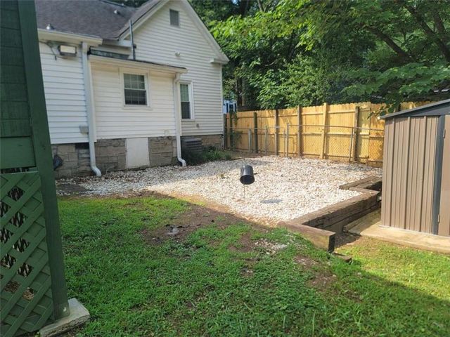 5246 W Mountain Street W, Stone Mountain, GA 30083
