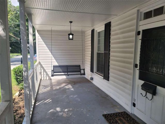 5246 W Mountain Street W, Stone Mountain, GA 30083