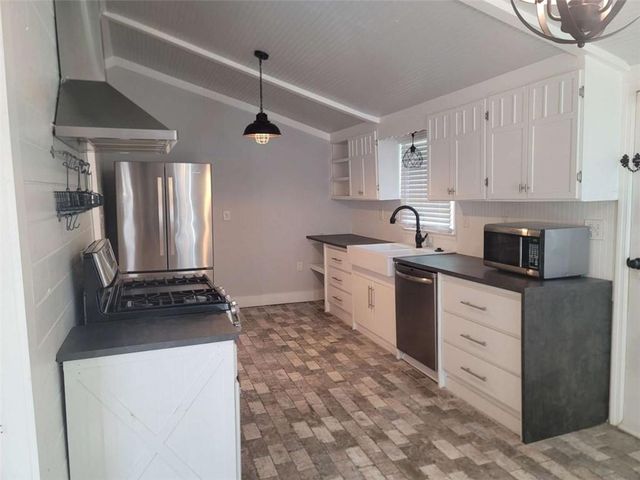 5246 W Mountain Street W, Stone Mountain, GA 30083