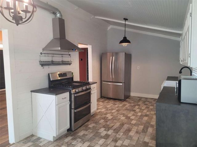 5246 W Mountain Street W, Stone Mountain, GA 30083