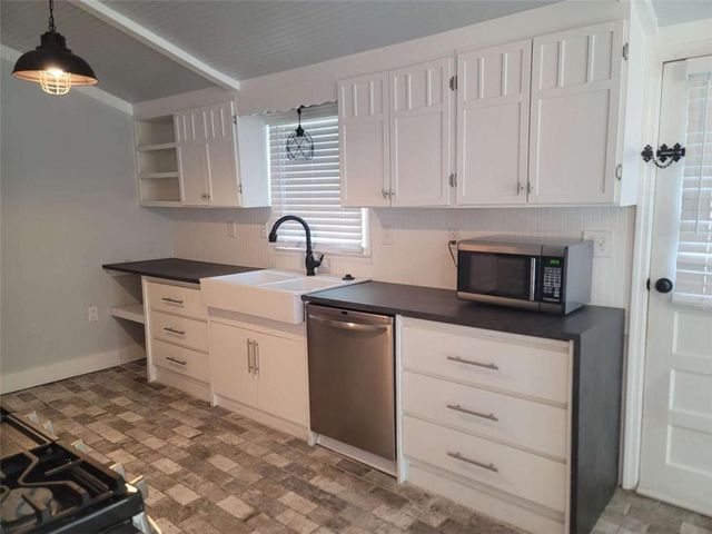 5246 W Mountain Street W, Stone Mountain, GA 30083