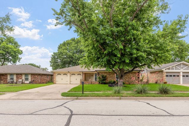 1425 Bryan Drive, Bedford, TX 76022