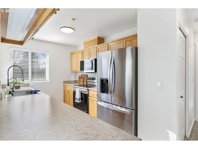 14705 Sw SANDHILL Loop 202, Beaverton, OR 97007