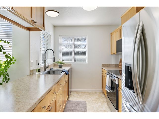 14705 Sw SANDHILL Loop 202, Beaverton, OR 97007