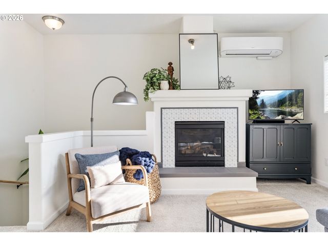 14705 Sw SANDHILL Loop 202, Beaverton, OR 97007