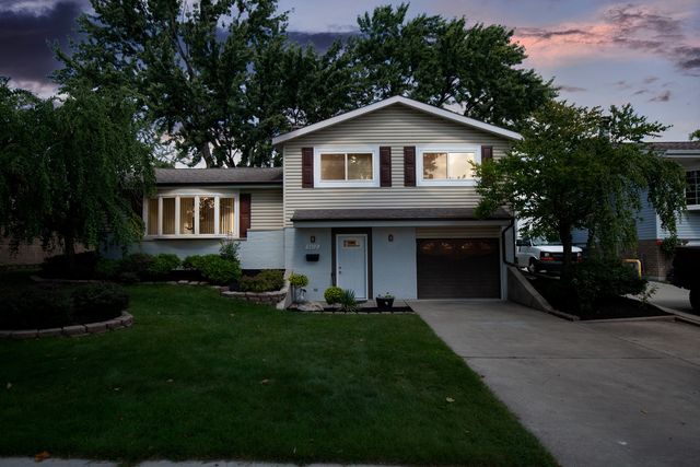 9012 W 89th Street, Hickory Hills, IL 60457