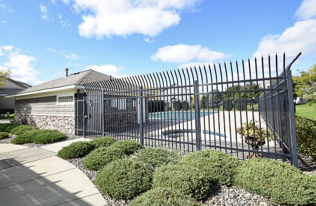 6869 Folkestone Road 614, Apple Valley, MN 55124