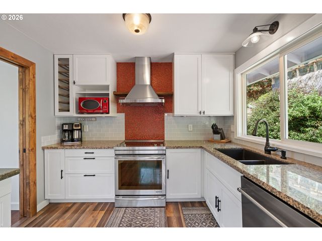 5817 Sw ALFRED St, Portland, OR 97219