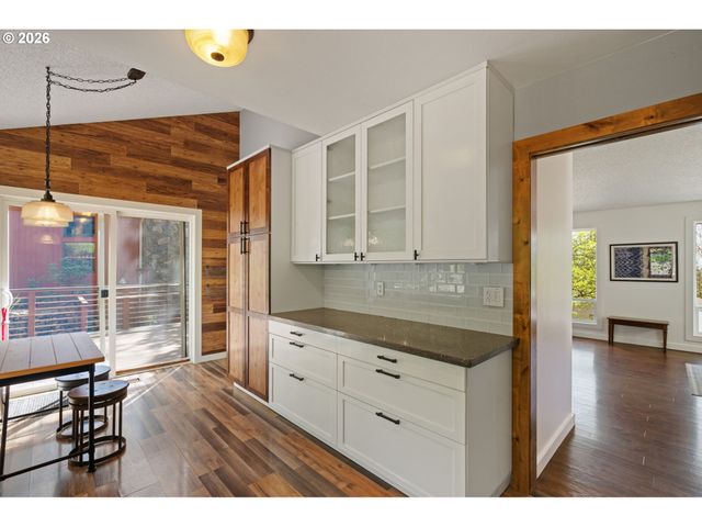 5817 Sw ALFRED St, Portland, OR 97219