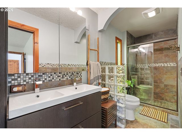 5817 Sw ALFRED St, Portland, OR 97219