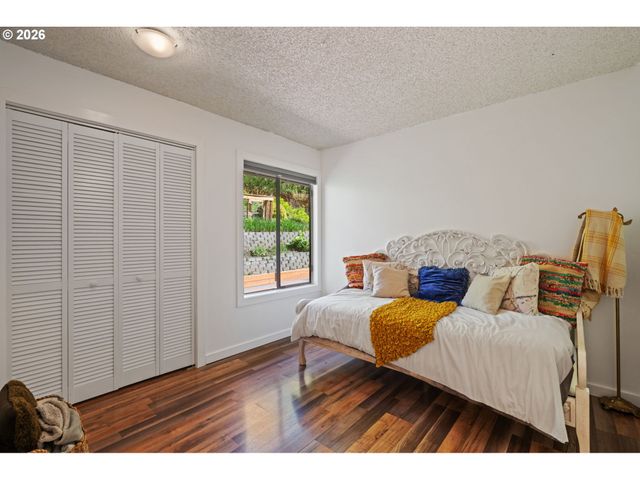 5817 Sw ALFRED St, Portland, OR 97219